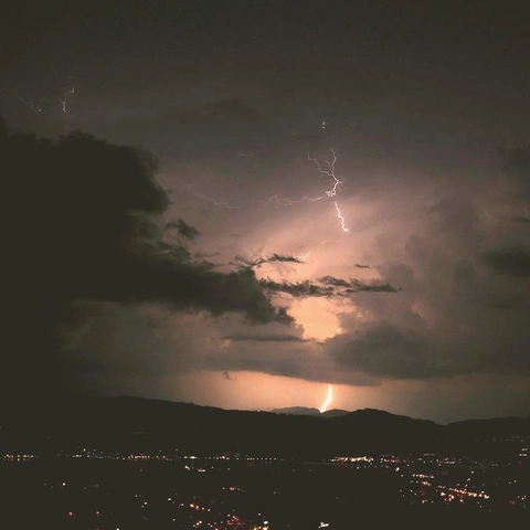 Arte da capa para Pledge of Revolt