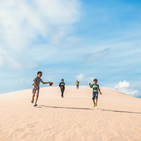 Arte da capa para Paper Airplanes